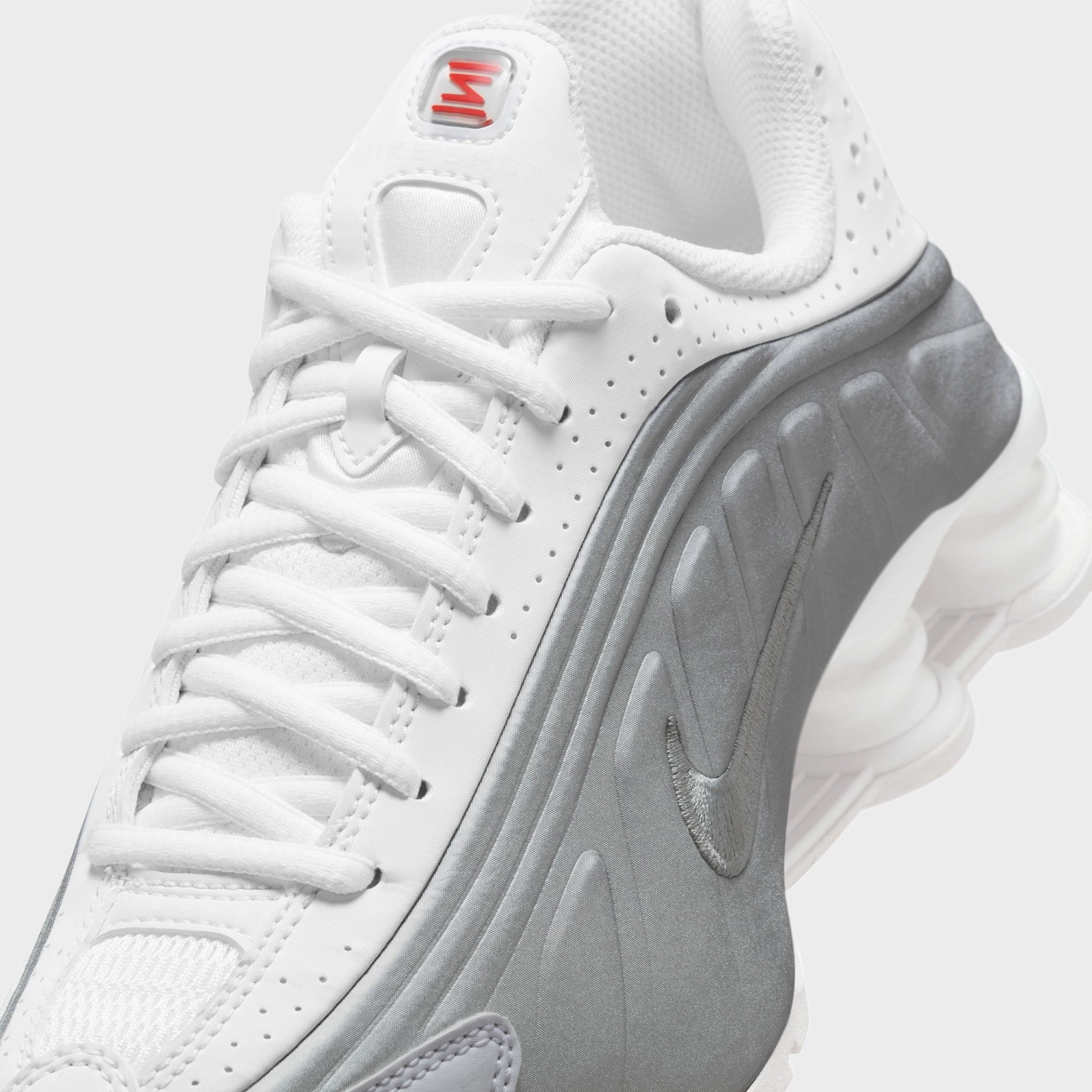 Nike Shox R4 GS White / Metallic Silver - White