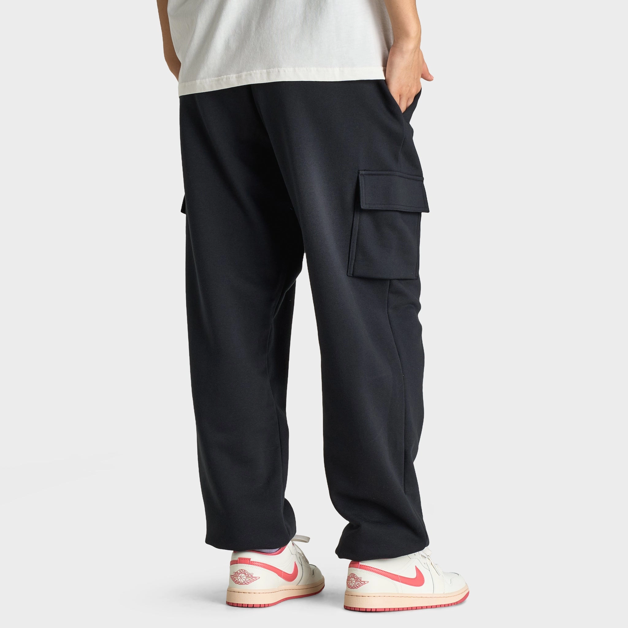 Nike Sportswear Women's Club Fleece Mid-Rise Oversized Cargo Sweatpants Black / White