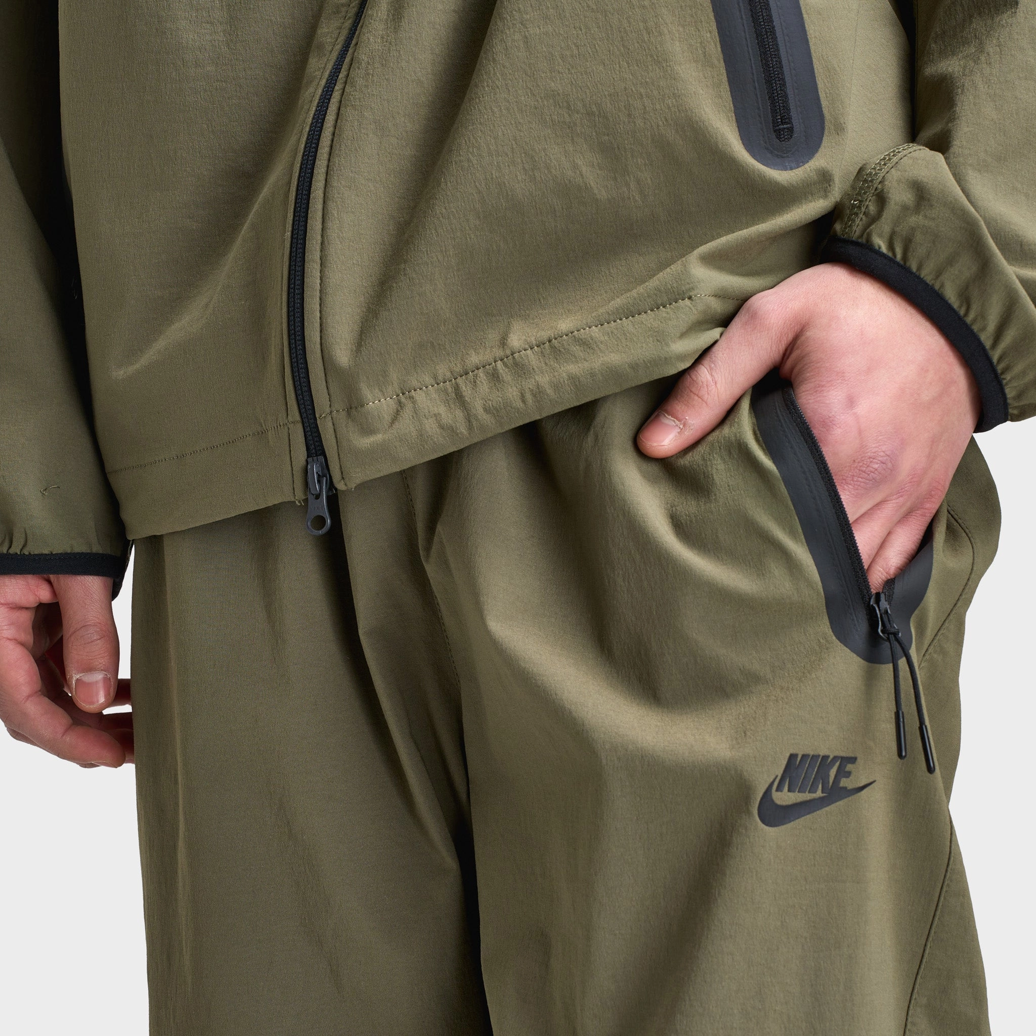 Nike Tech Woven Oversized Pants Medium Olive / Medium Olive - Black