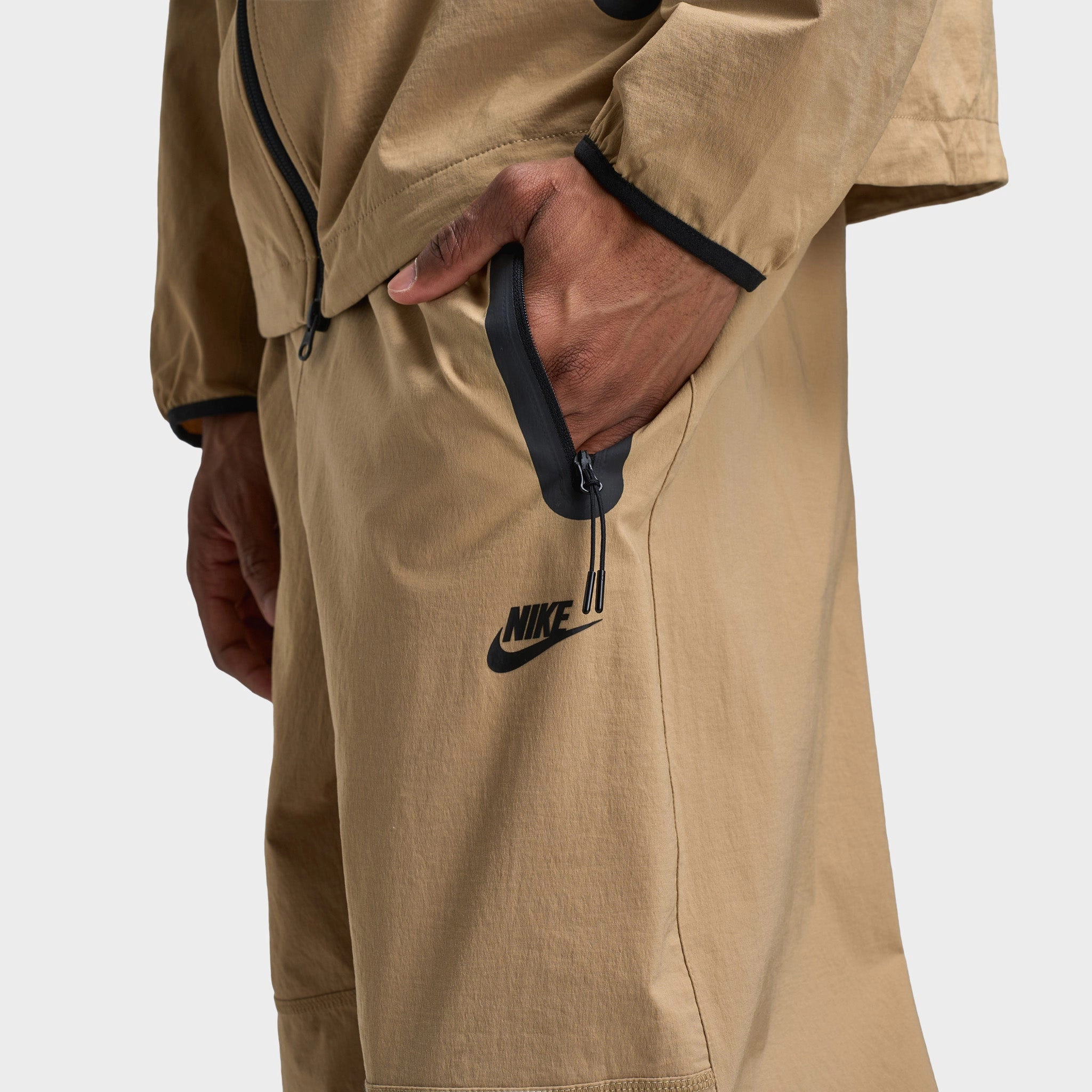 Nike Tech Woven Oversized Pants Parachute Beige / Parachute Beige - Black
